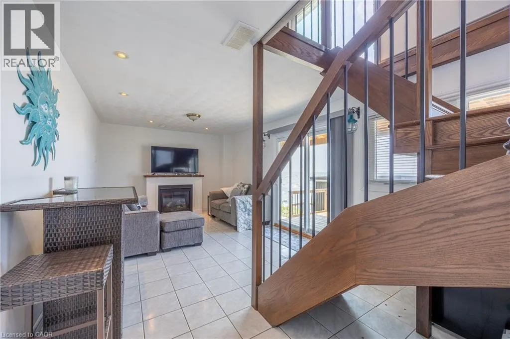 16 SNIDER Crescent