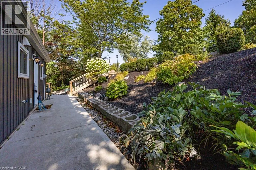 16 SNIDER Crescent