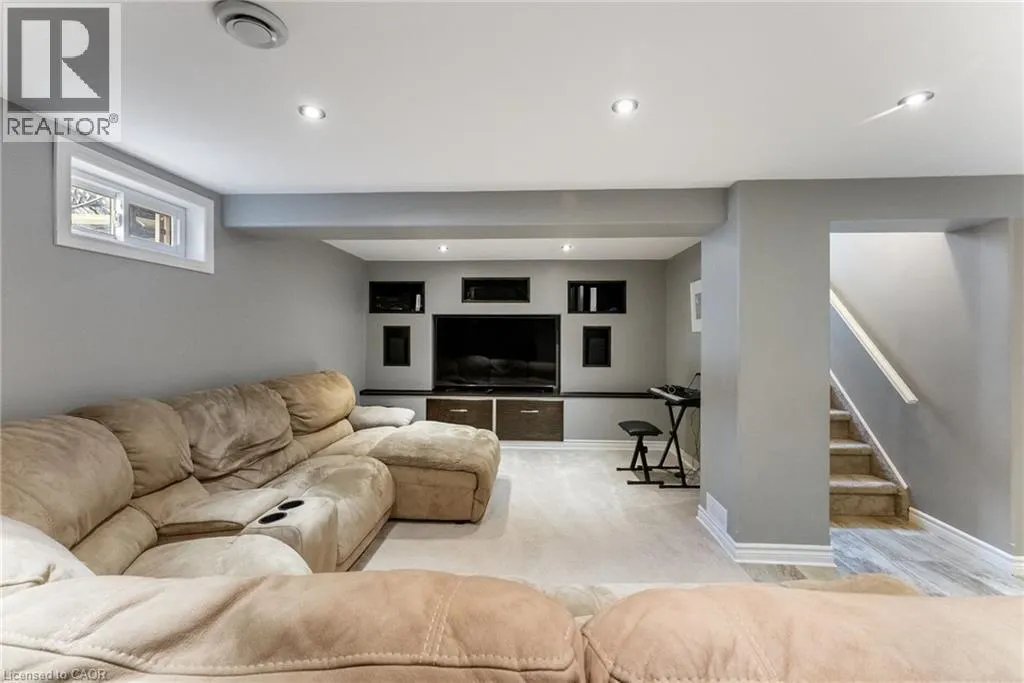 16 DRAKES Drive