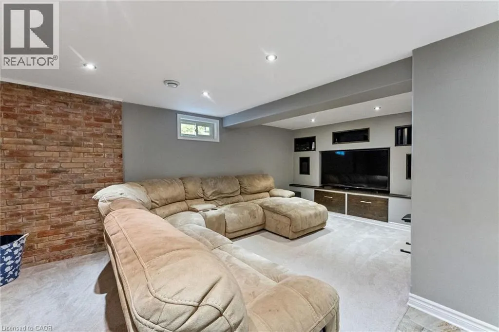 16 DRAKES Drive