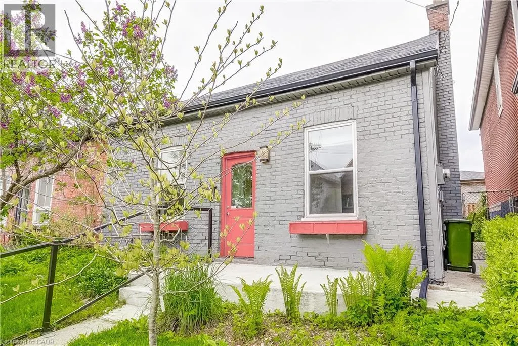 185 SIMCOE Street E