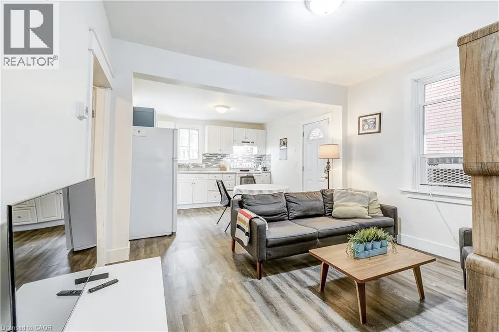 185 SIMCOE Street E