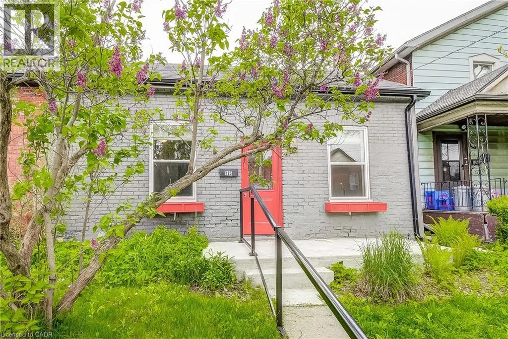 185 SIMCOE Street E