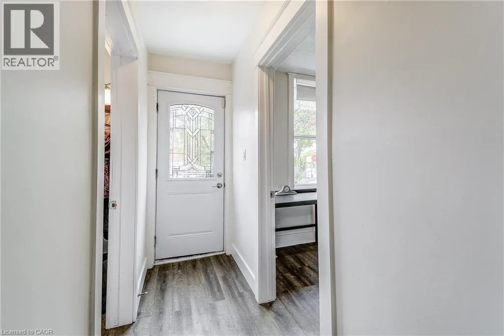185 SIMCOE Street E