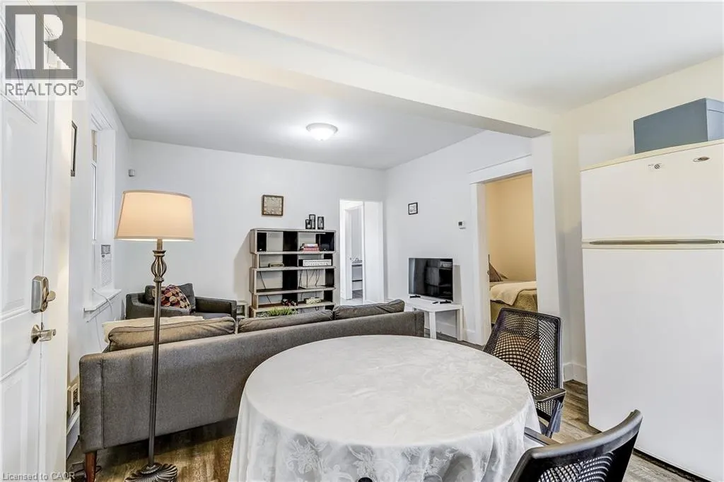 185 SIMCOE Street E