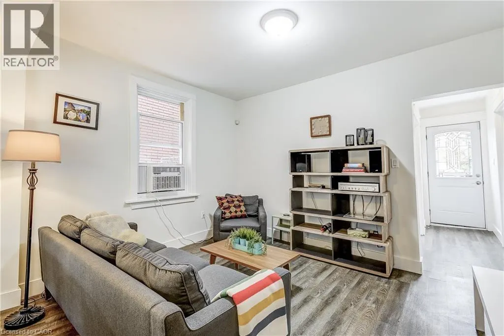 185 SIMCOE Street E