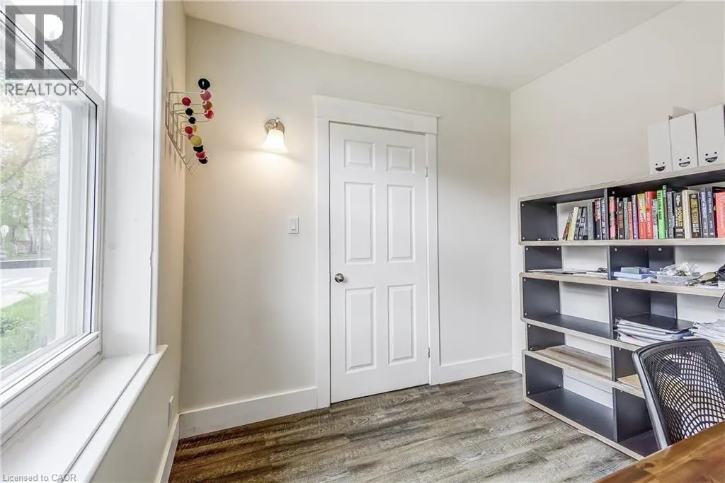 185 SIMCOE Street E