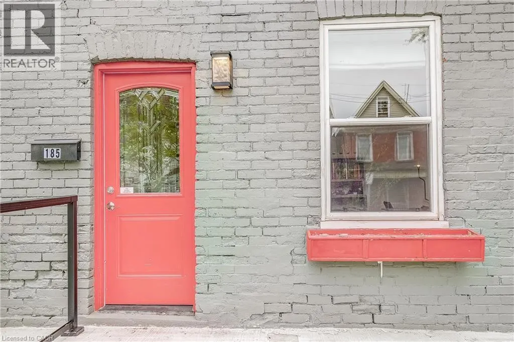 185 SIMCOE Street E