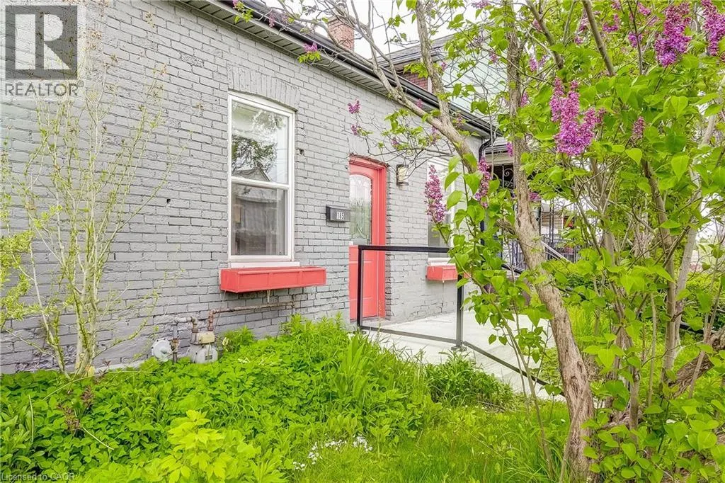 185 SIMCOE Street E