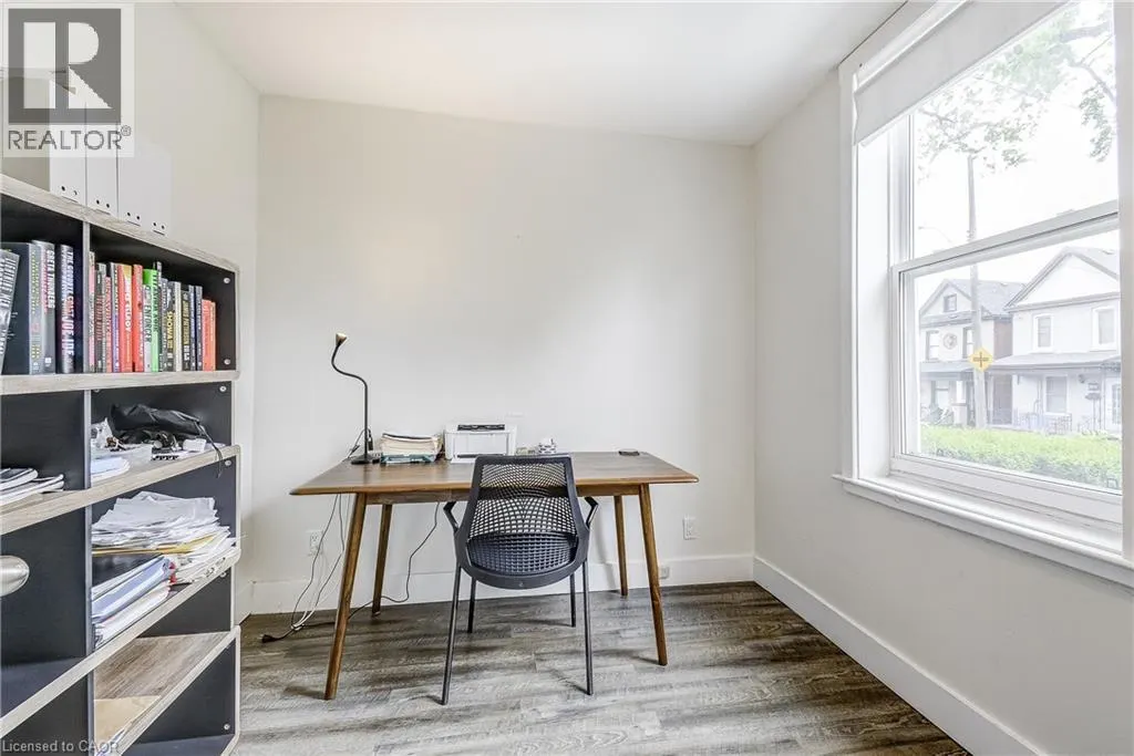 185 SIMCOE Street E