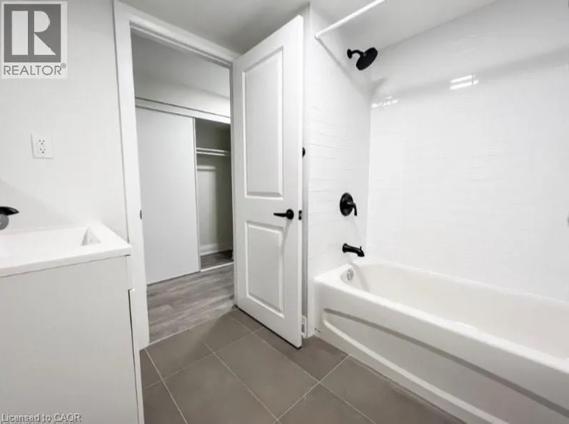 28 REDWOOD Road Unit# 2, #2