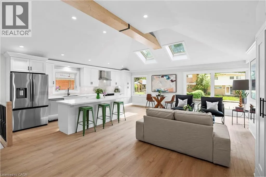 15 HARDALE Crescent