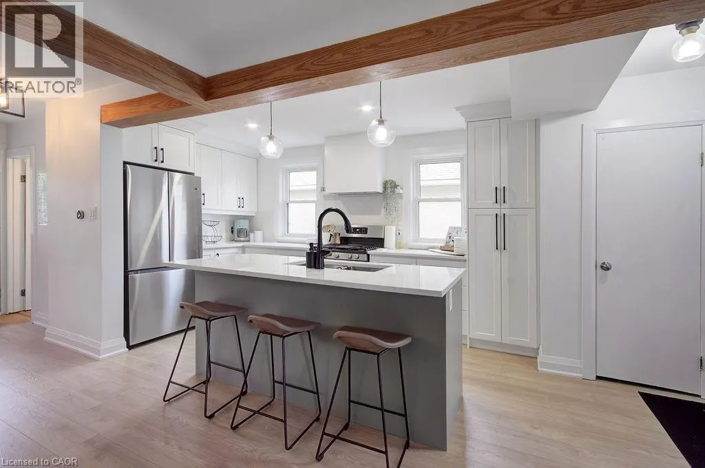 197 EAST 43RD Street