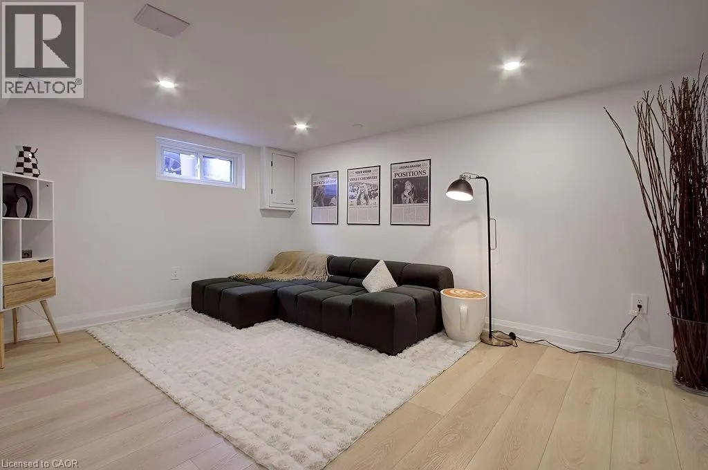 197 EAST 43RD Street