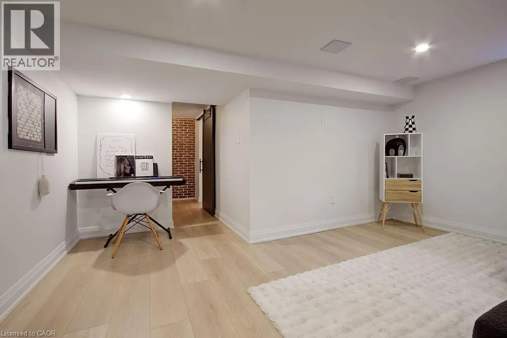 197 EAST 43RD Street
