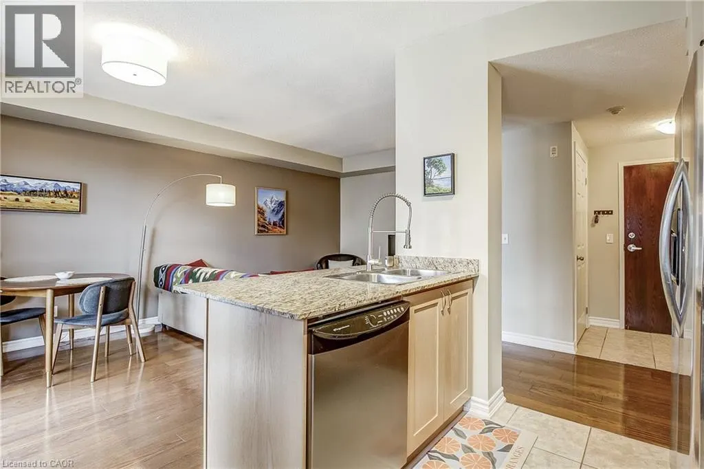 47 CAROLINE Street N Unit# 404, #404