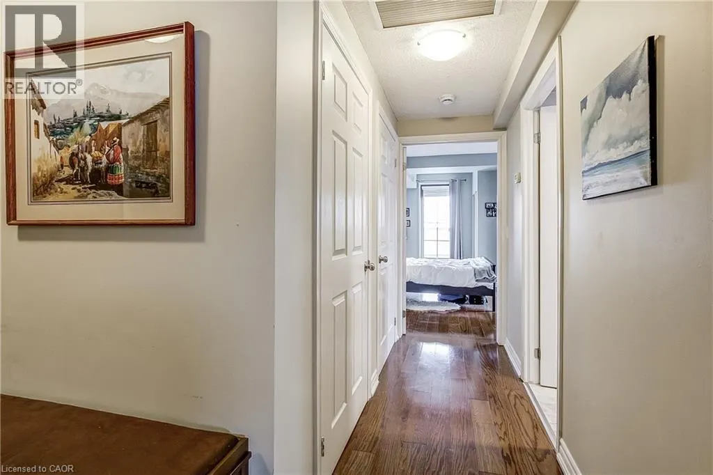47 CAROLINE Street N Unit# 404, #404