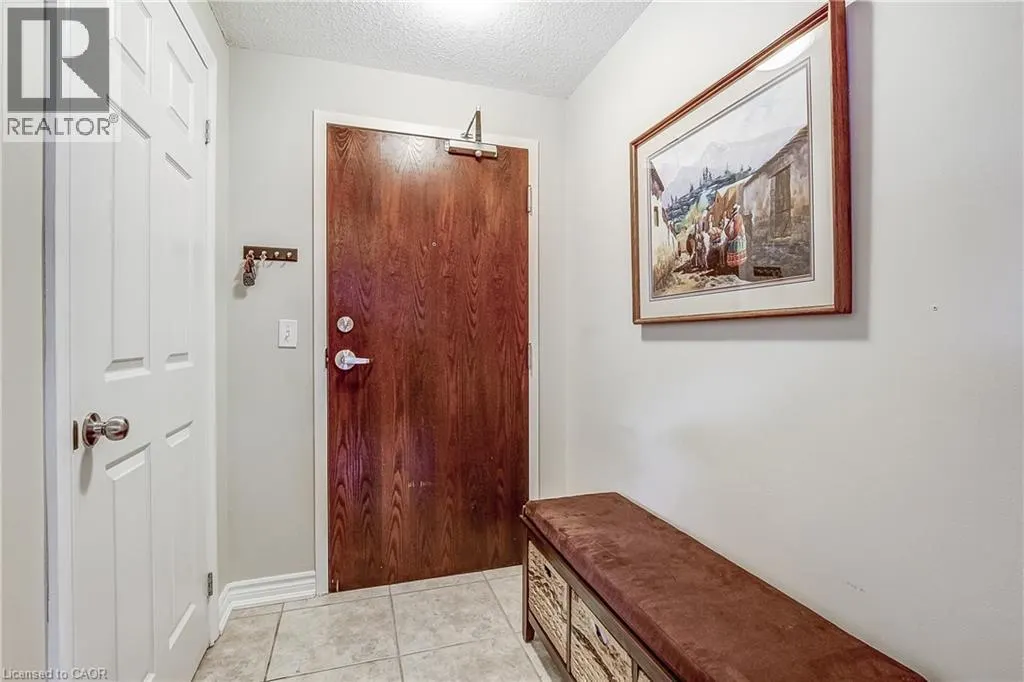47 CAROLINE Street N Unit# 404, #404