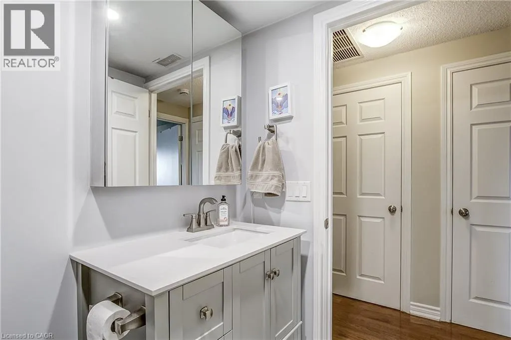 47 CAROLINE Street N Unit# 404, #404