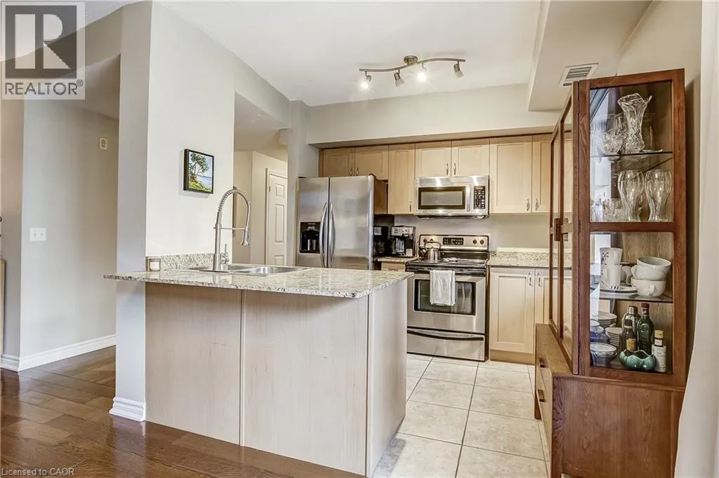 47 CAROLINE Street N Unit# 404, #404
