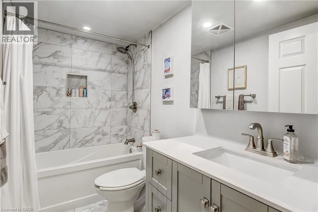 47 CAROLINE Street N Unit# 404, #404