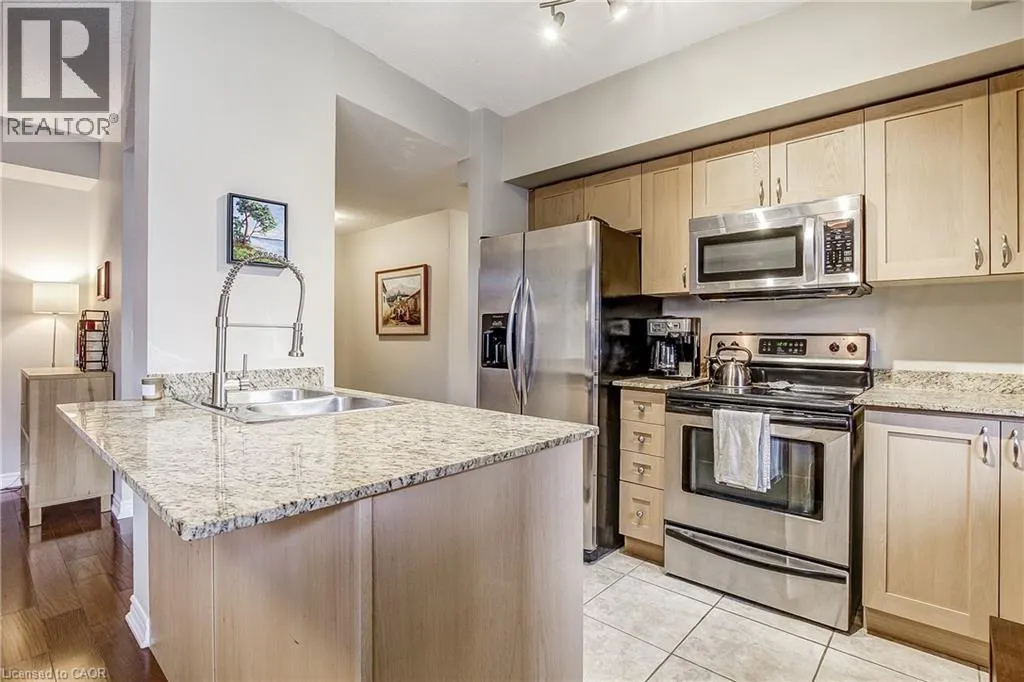 47 CAROLINE Street N Unit# 404, #404