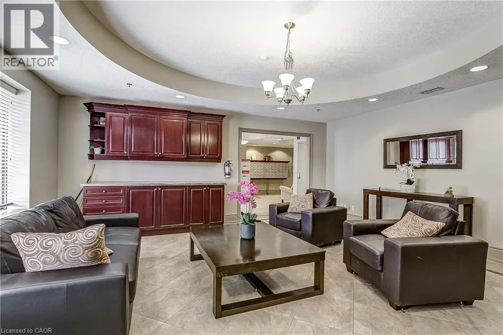 47 CAROLINE Street N Unit# 404, #404