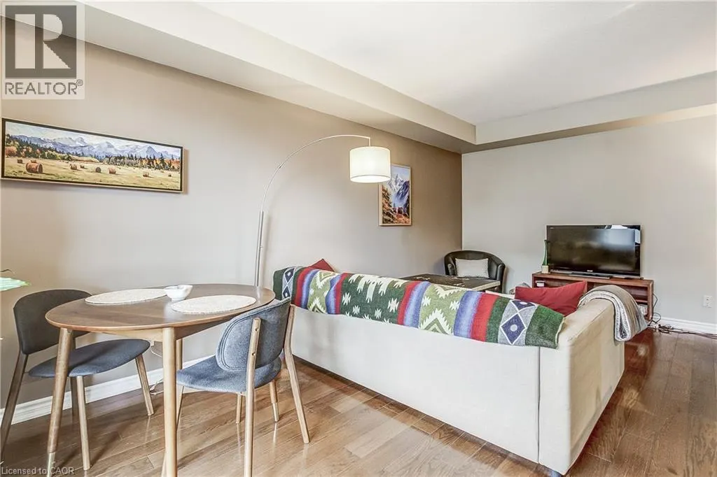 47 CAROLINE Street N Unit# 404, #404