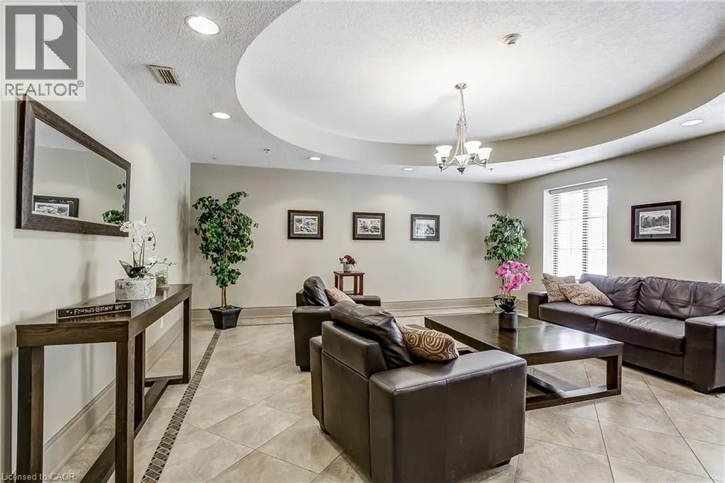 47 CAROLINE Street N Unit# 404, #404