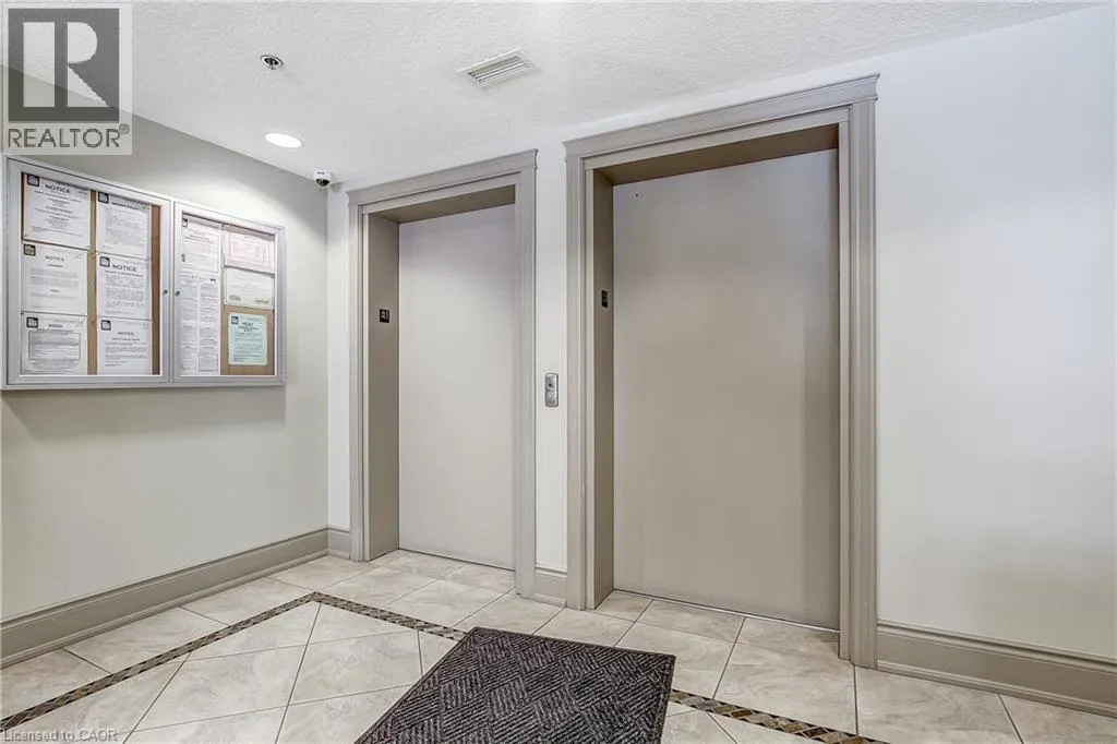 47 CAROLINE Street N Unit# 404, #404