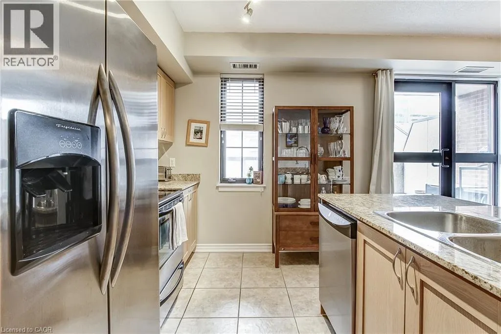 47 CAROLINE Street N Unit# 404, #404