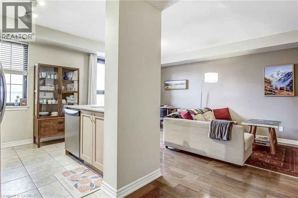 47 CAROLINE Street N Unit# 404, #404