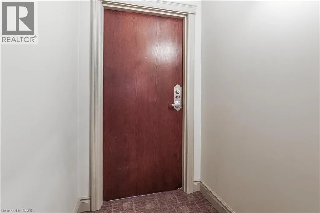 47 CAROLINE Street N Unit# 404, #404