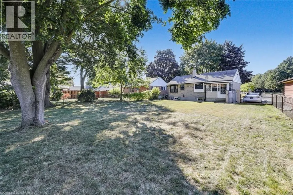 18 TWEEDSMUIR Avenue