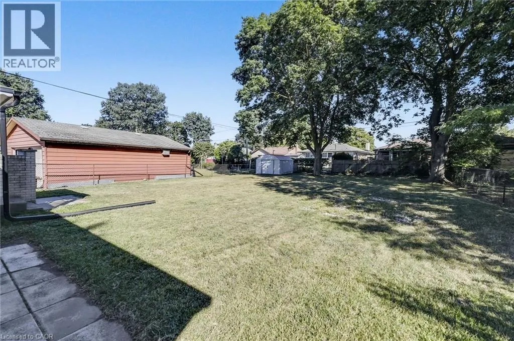 18 TWEEDSMUIR Avenue