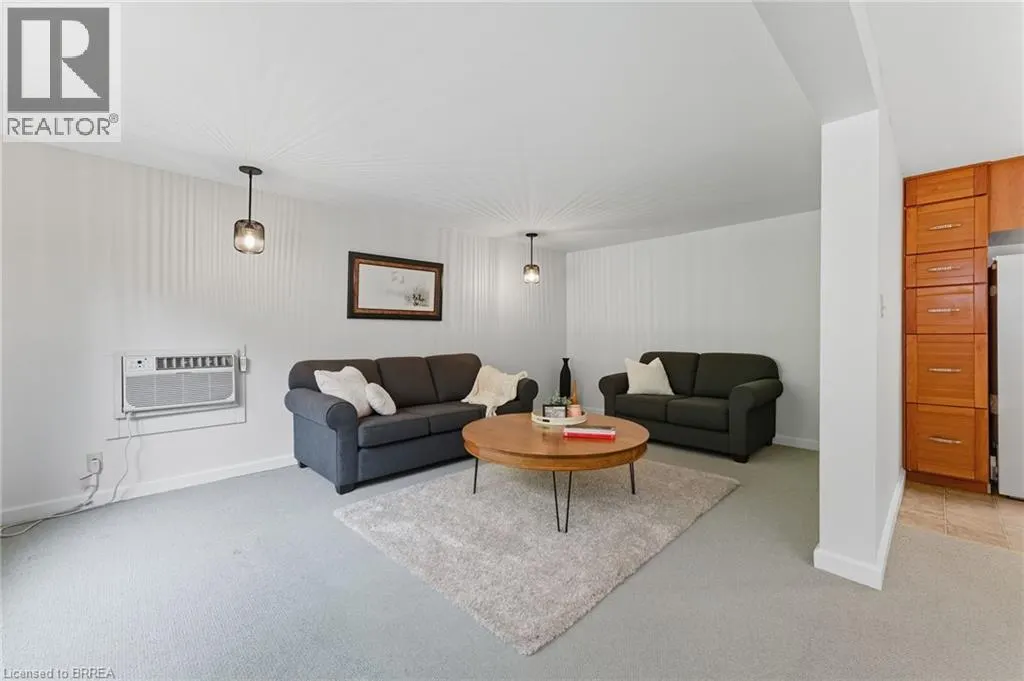 14 JACKSON Heights