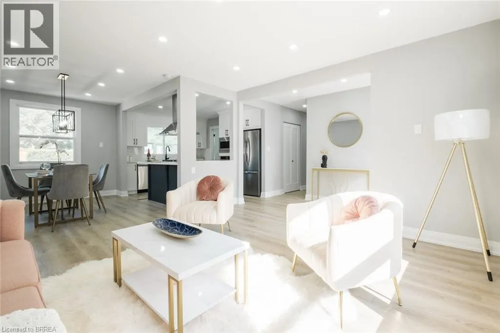 47 UPLANDS Drive Unit# Upper, #Upper