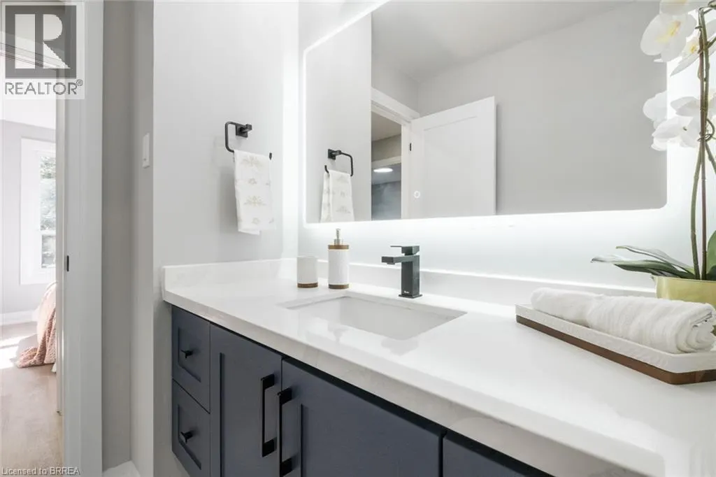 47 UPLANDS Drive Unit# Upper, #Upper