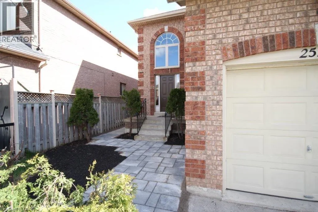 2529 LONGRIDGE Crescent