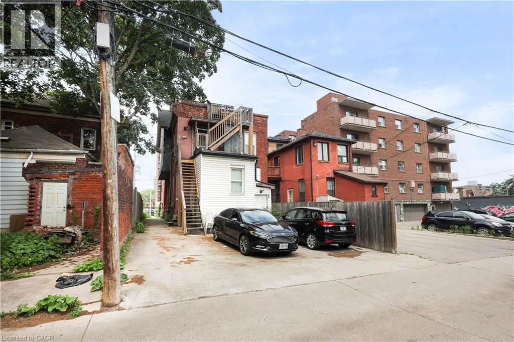 47 WELLINGTON Street S