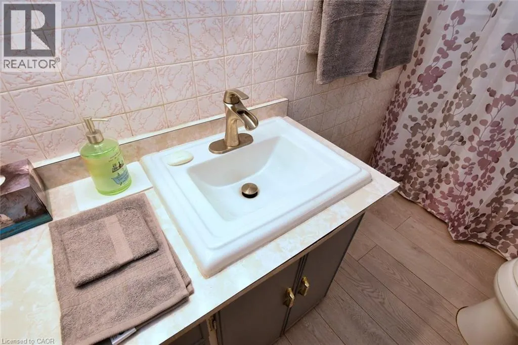 17 CRAIGROYSTON Road