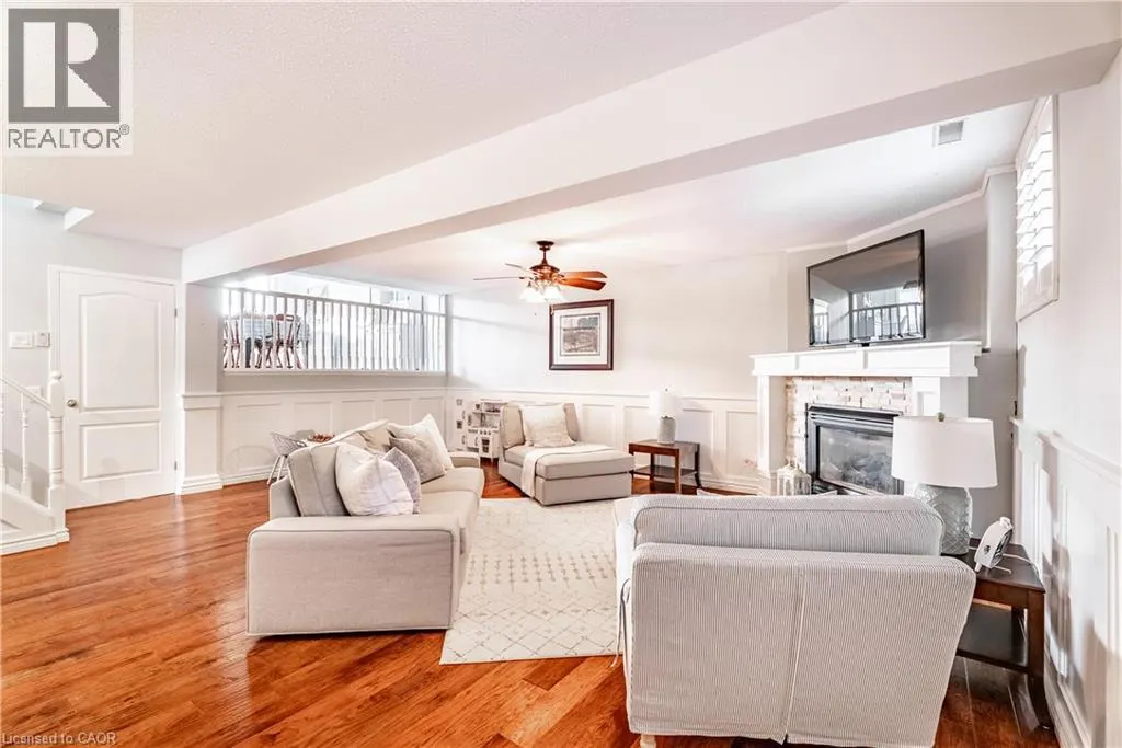 10 STONEHENGE Place