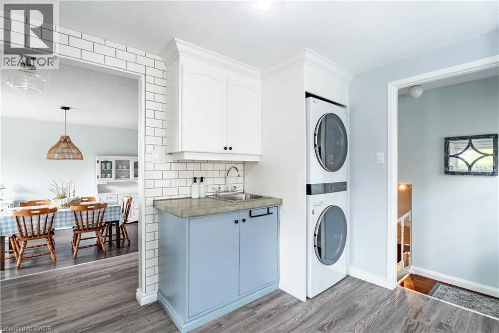 10 STONEHENGE Place