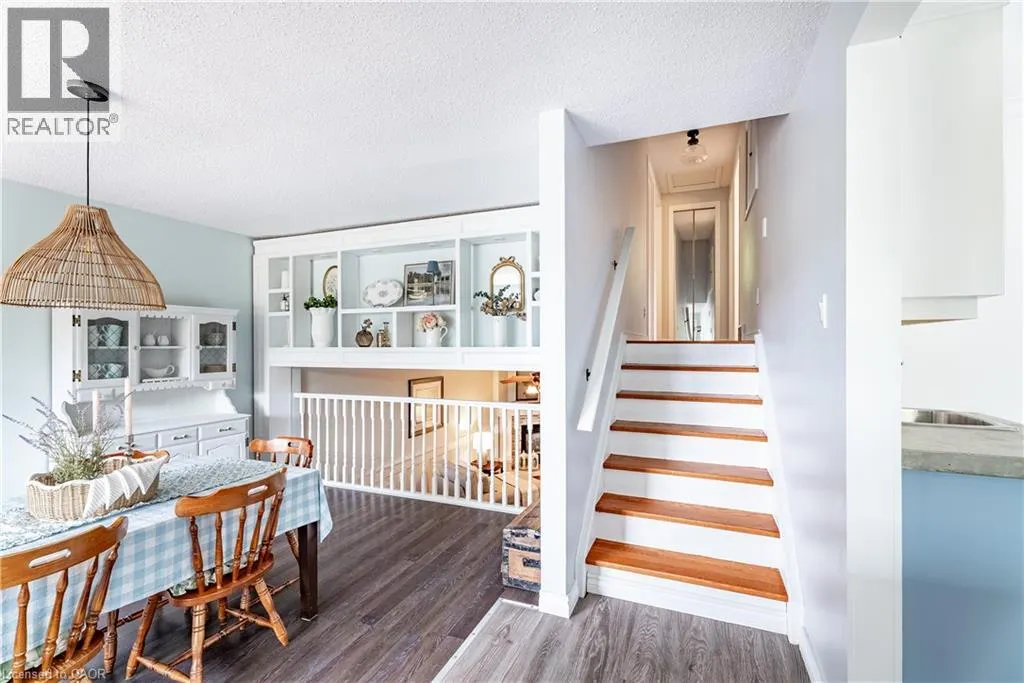 10 STONEHENGE Place