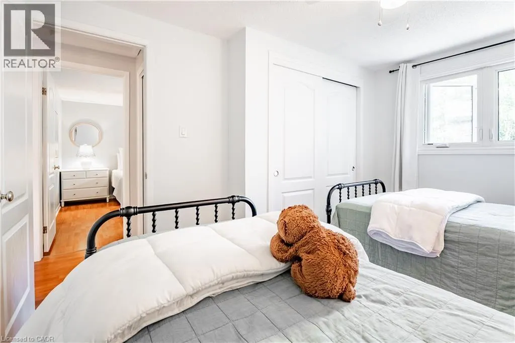 10 STONEHENGE Place
