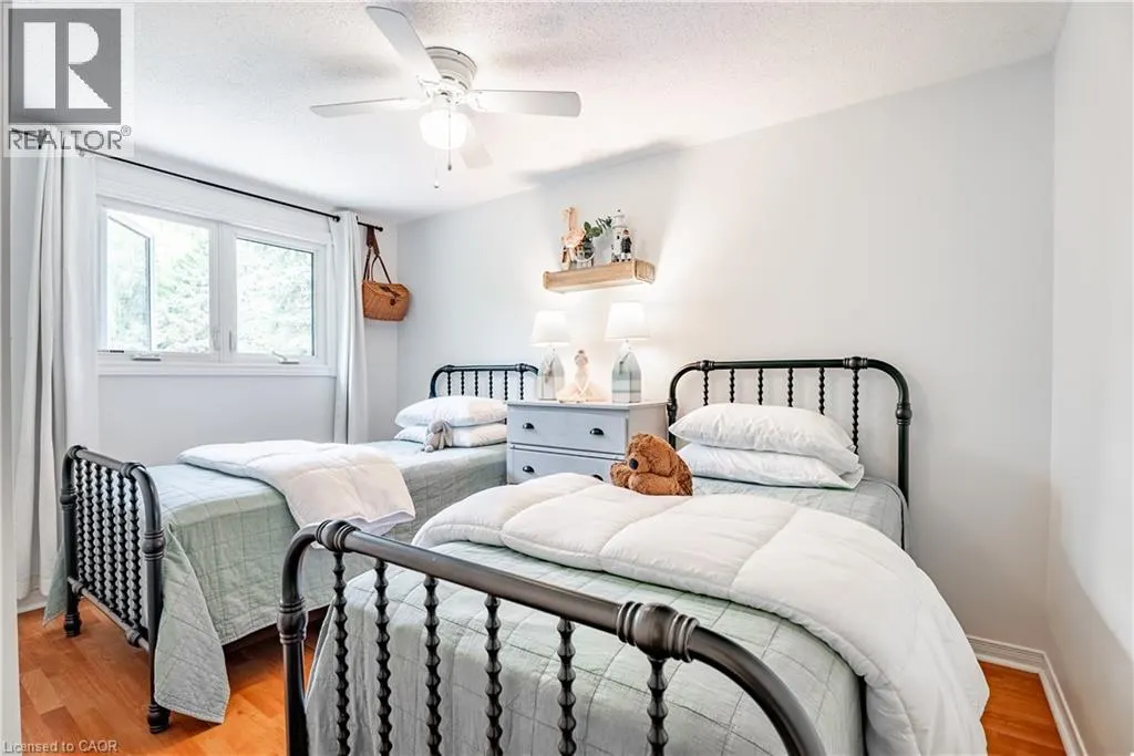 10 STONEHENGE Place
