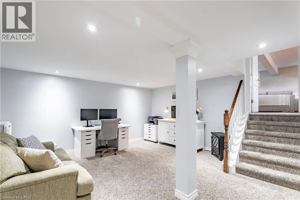 10 STONEHENGE Place