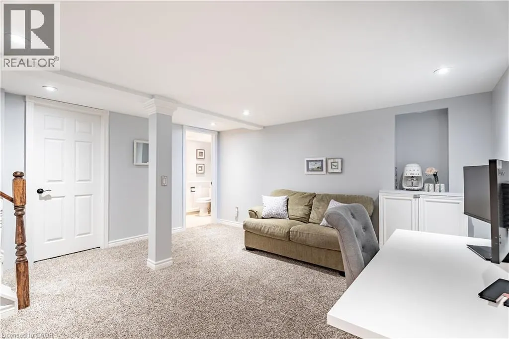 10 STONEHENGE Place