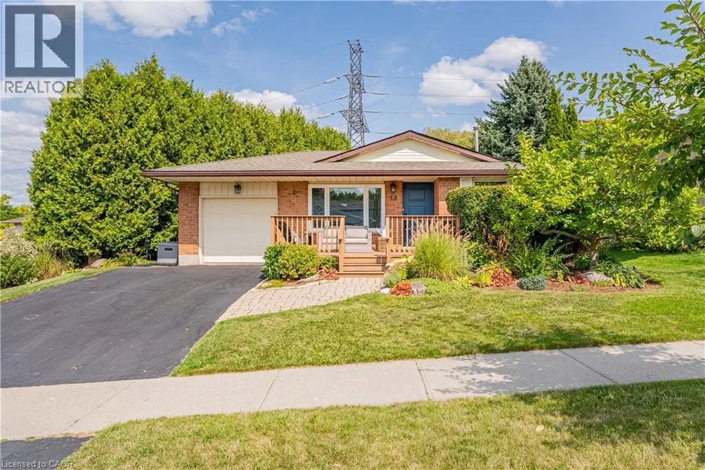 10 STONEHENGE Place