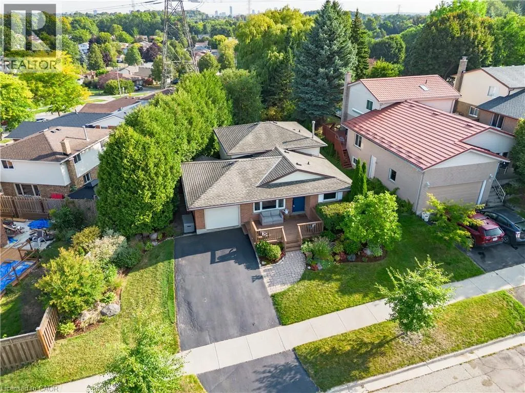 10 STONEHENGE Place